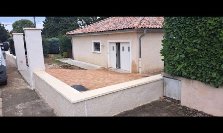 Rénovation d'une entrée de maison près des Monts d'Or
