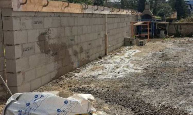 Élévation d'un mur en parpaing à Belleville-en-Beaujolais
